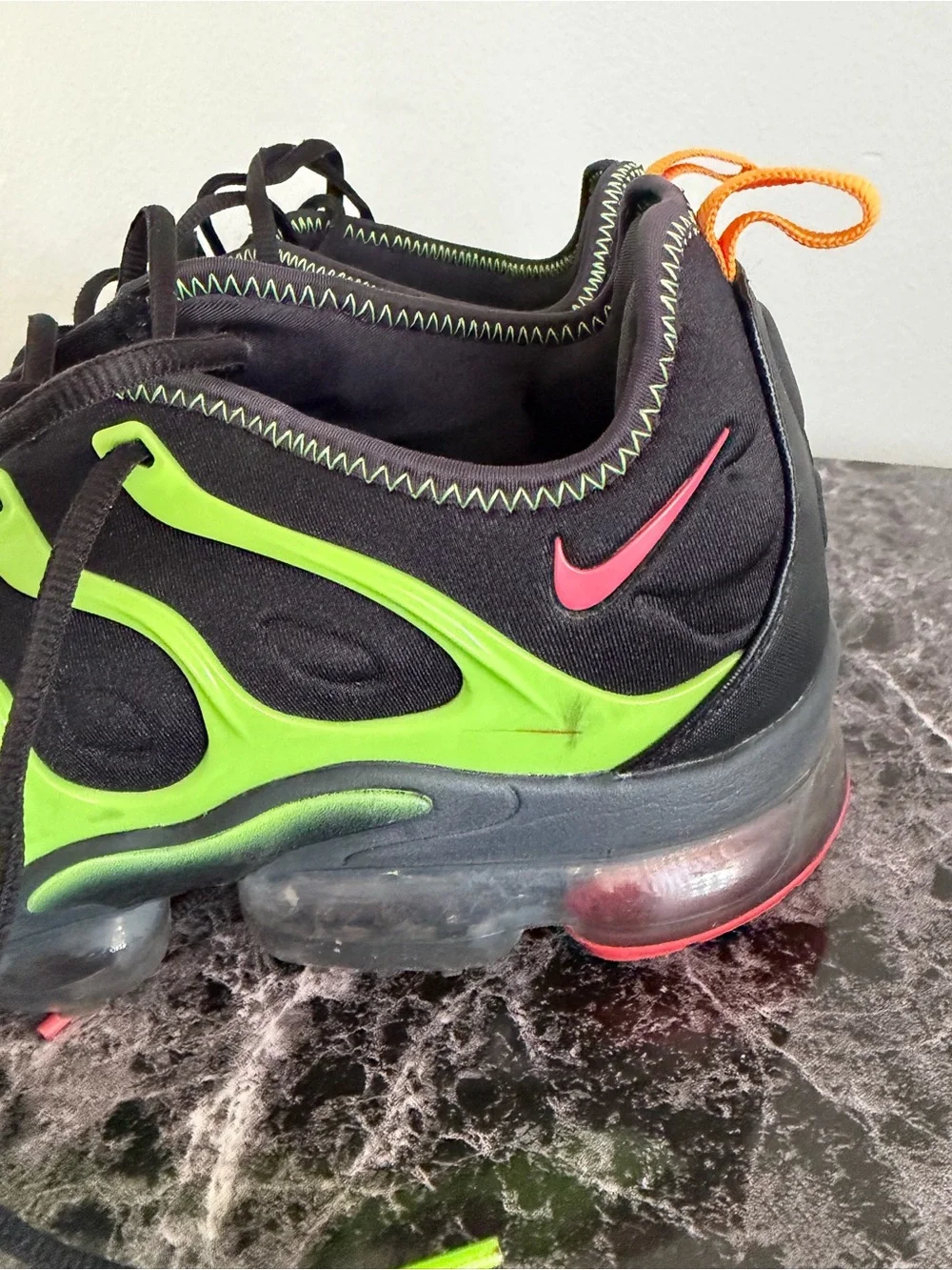 Nike Men's vapor max Black Athletic Sneakers with Neon Green Details - Picture 5 of 9